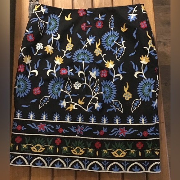 JMcLaughlin Embroidered skirt size 2 - Picture 2 of 6